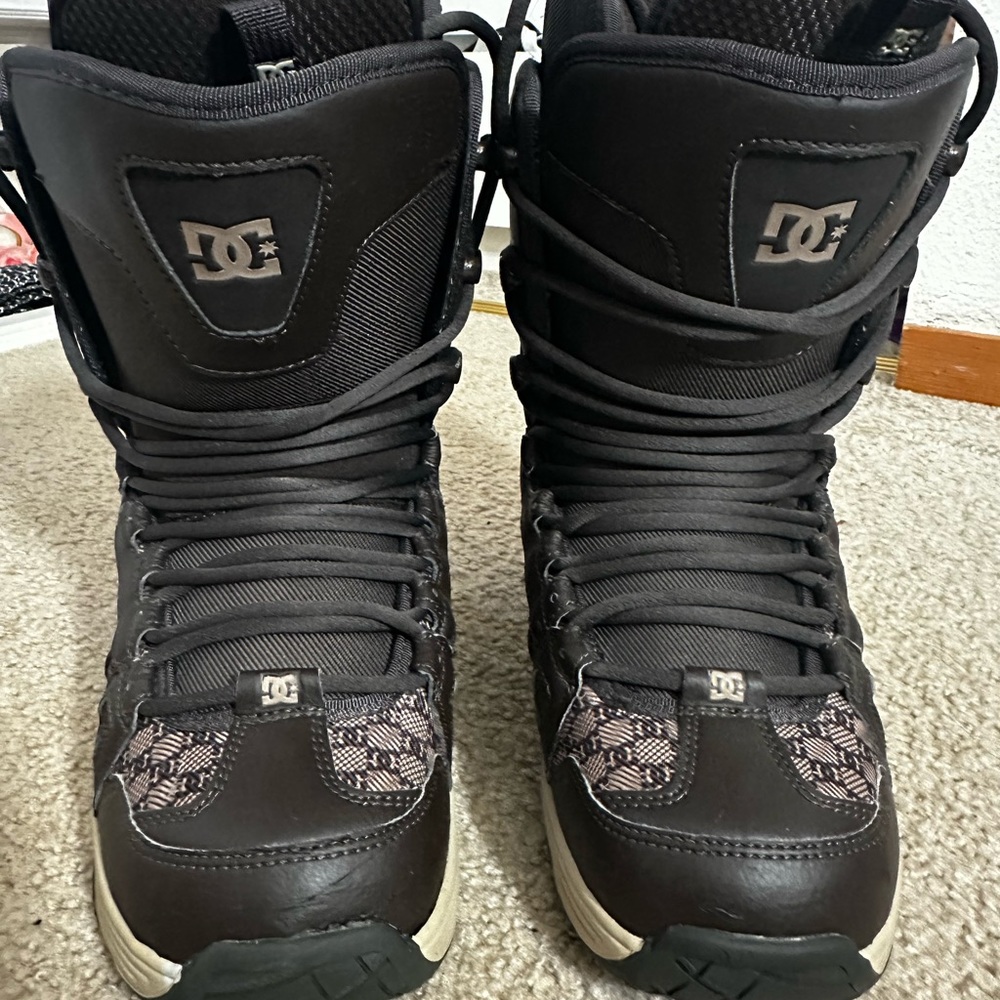 Vintage DC snowboard boots!